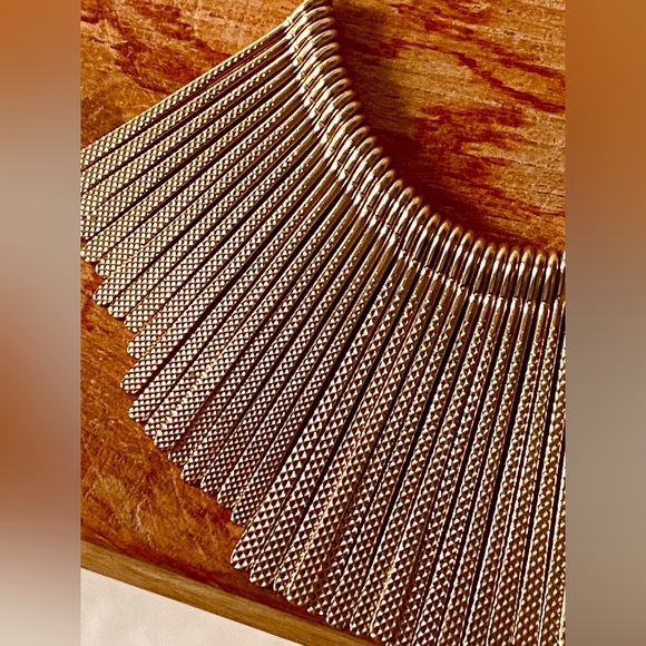 Set of 2 gold toned metal fringe necklaces - Picture 7 of 8